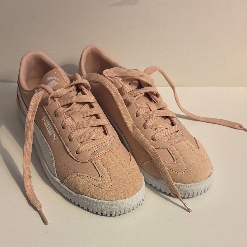 Puma Women's Pink Sneakers